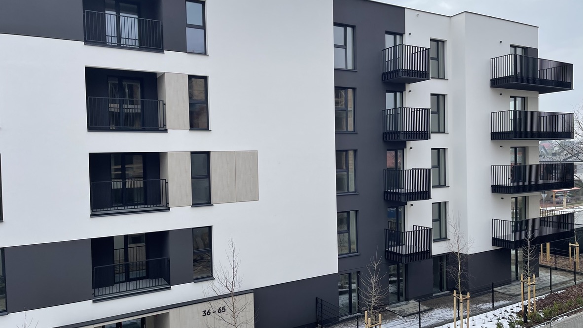 EF53C6E3-598B-4C83-8D96-3119C96137FB_1_105_c